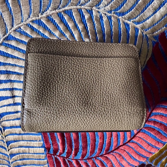 NWoT MICHAEL Michael Kors Tan Pebbled Leather Compact Wallet Missing Zipper Pull - Picture 2 of 7